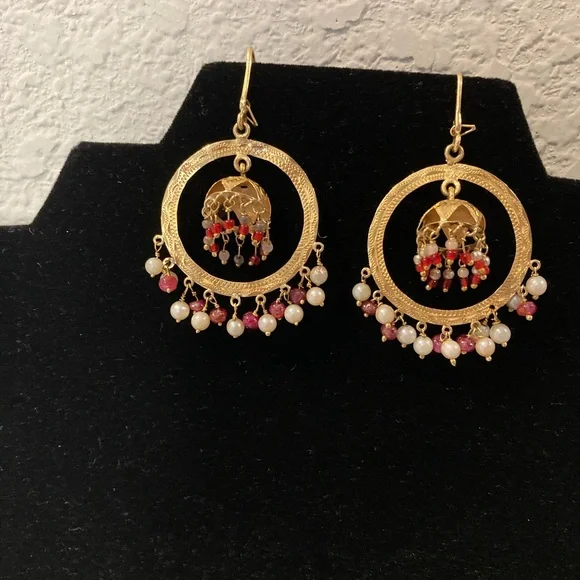 Earrings. Beautiful. Pre Owned. Gold Tone. - Picture 5 of 15